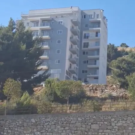 ベッド・アンド・ブレックファスト Mm Sarandë