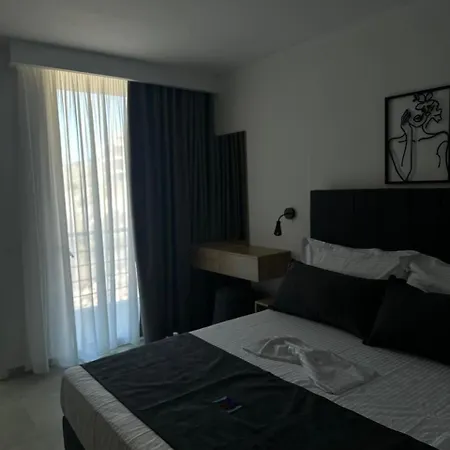 Mm فندق مبيت وإفطار ساراندا