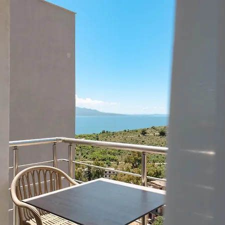 ベッド・アンド・ブレックファスト Mm Sarandë